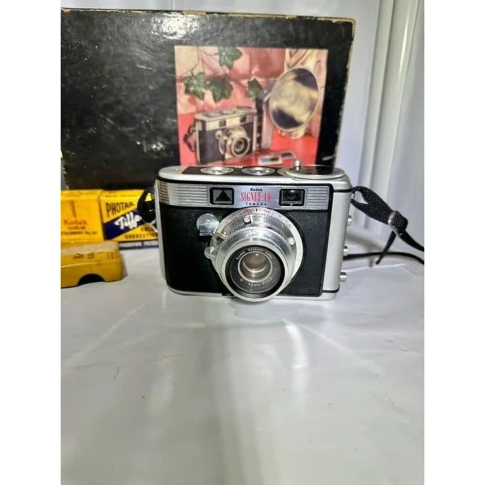 MINT Cond VINTAGE Kodak Signet 40 46mm Camera with Case & flash in Original